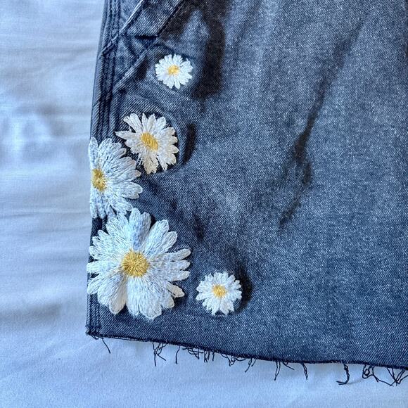 Free People Black Overalls Daisy Embroidered Shortalls XL NWT - Picture 3 of 13